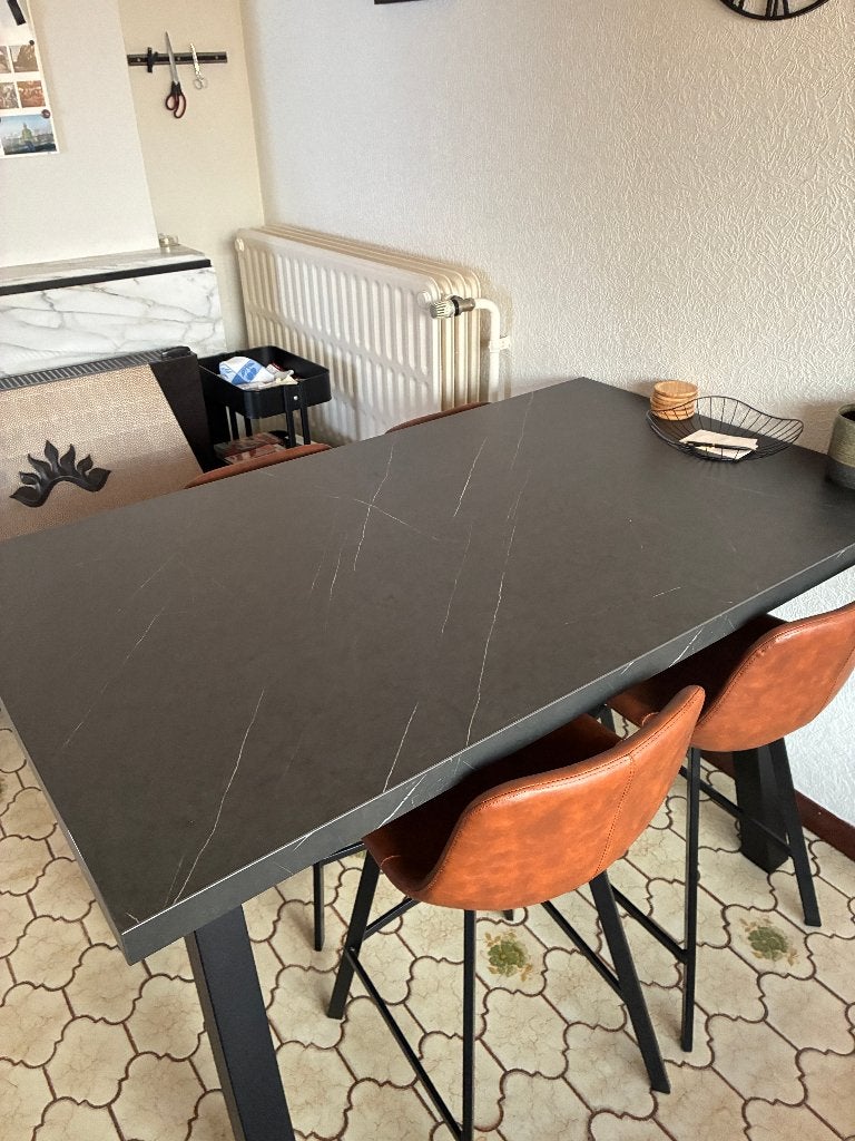 Bartafel (150 x 90) en 4 krukken te koop, Ophalen, Zo goed als nieuw