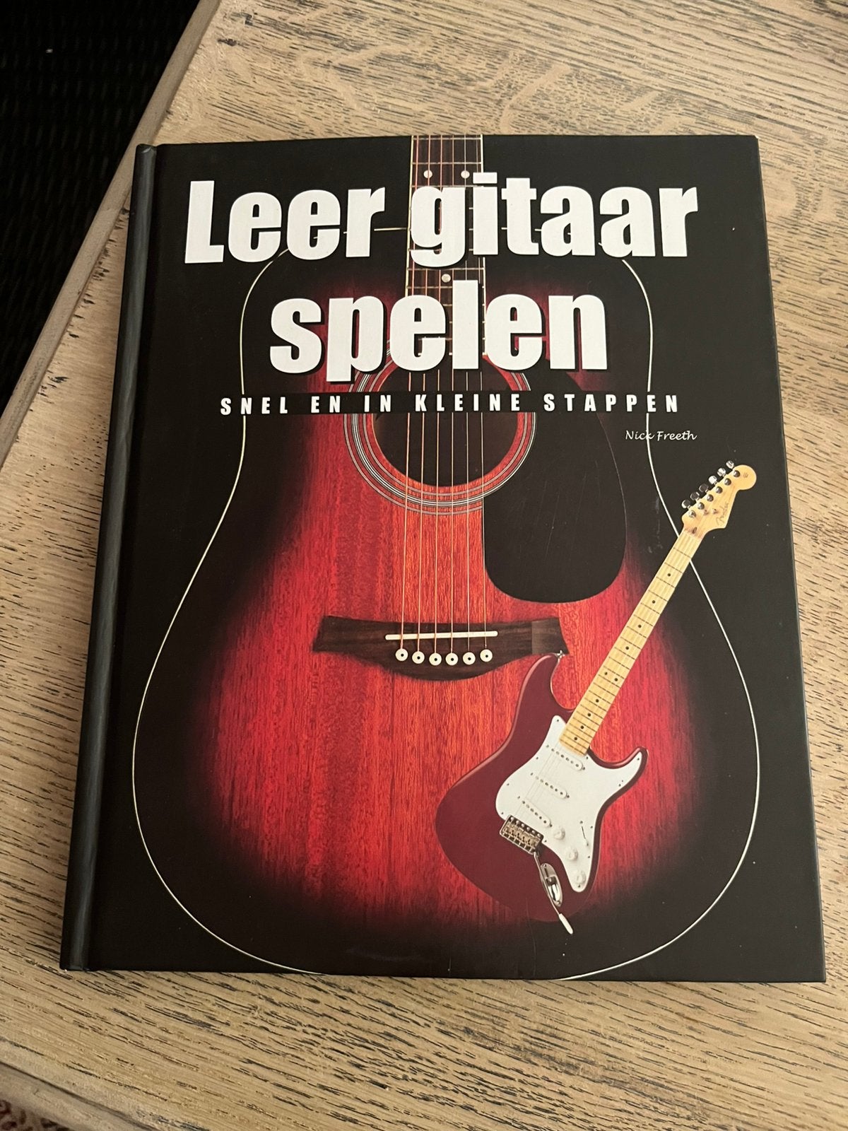 Boek Leer gitaar spelen 95 blz nog nieuw nooit gebruikt, Boeken, Ophalen of Verzenden, Nieuw