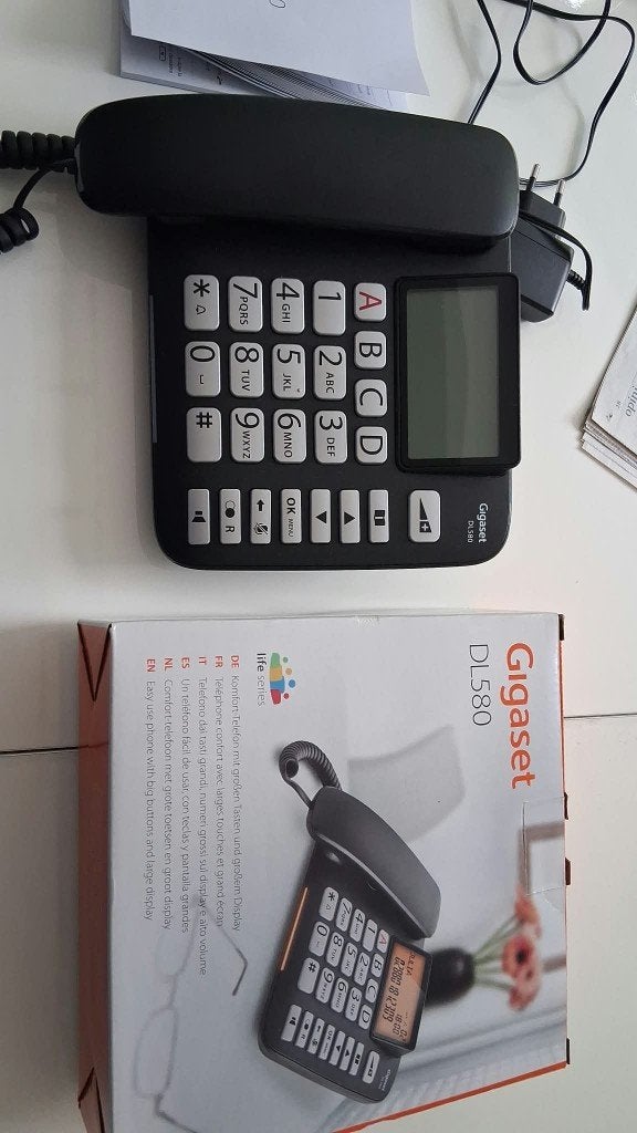 Vaste telefoon met grote toetsen, Ophalen, Nieuw
