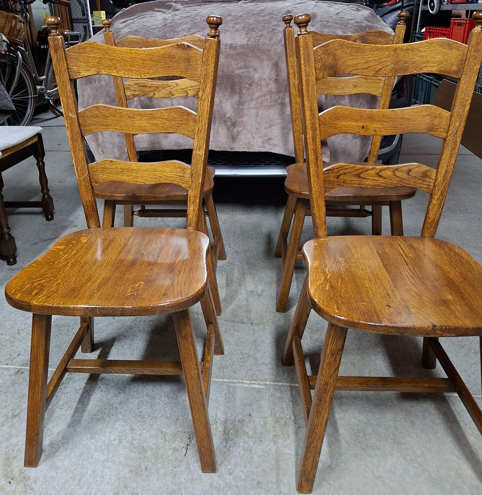 4 klassieke Oirschotse stoelen, Ophalen