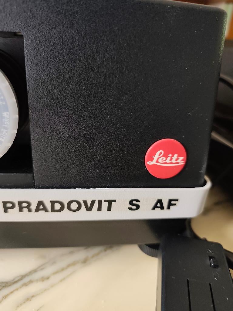 2 projecteurs dias Leica Leitz Pradovit vintage retro, Audio, Tv en Foto, Diaprojectoren, Ophalen