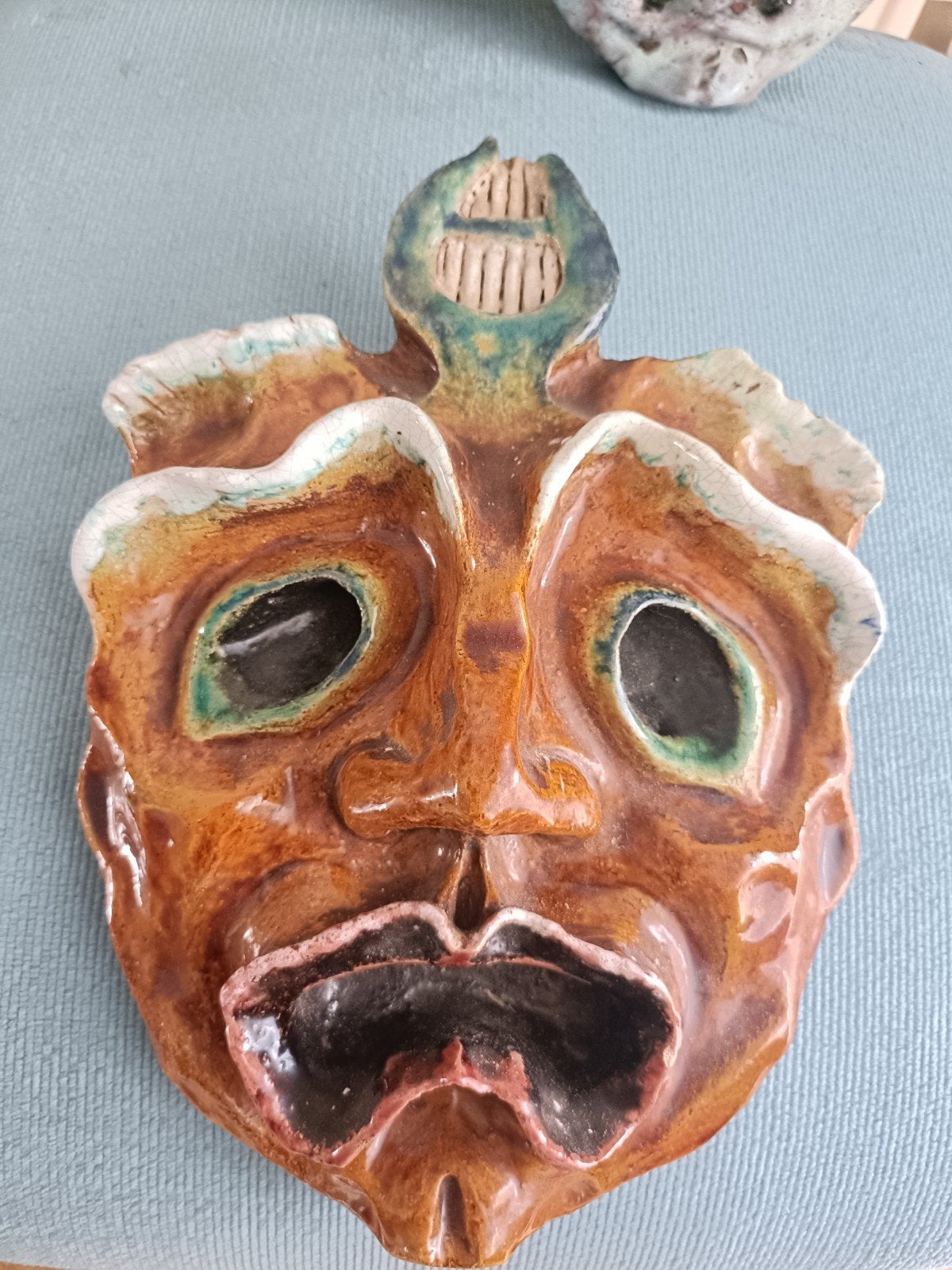 ANDRÉ DEREIN.Style masker gesigneerd Rémi Creton Versailles