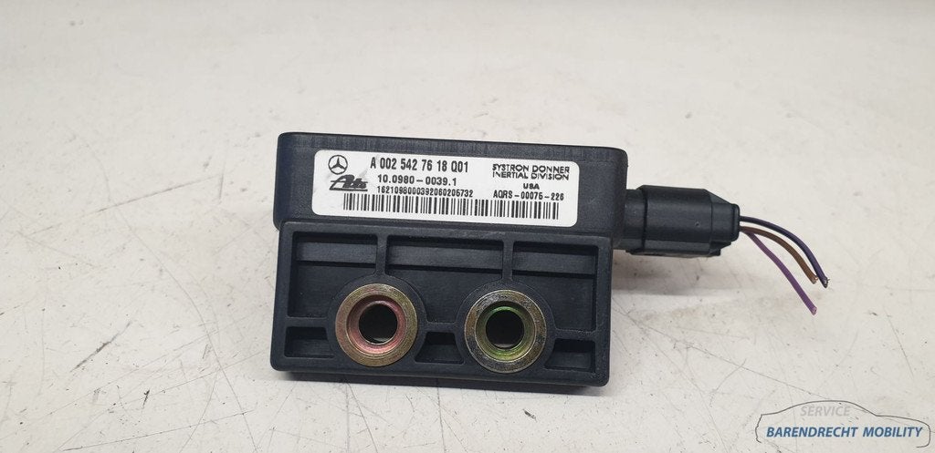 Capteur de lacet ESP W208 CLK Mercedes cabriolet 0025427618, Mercedes-Benz AG, Mercedes-Benz, Utilisé, Mercedesstrasse 120
70372  Stuttgart, DE
