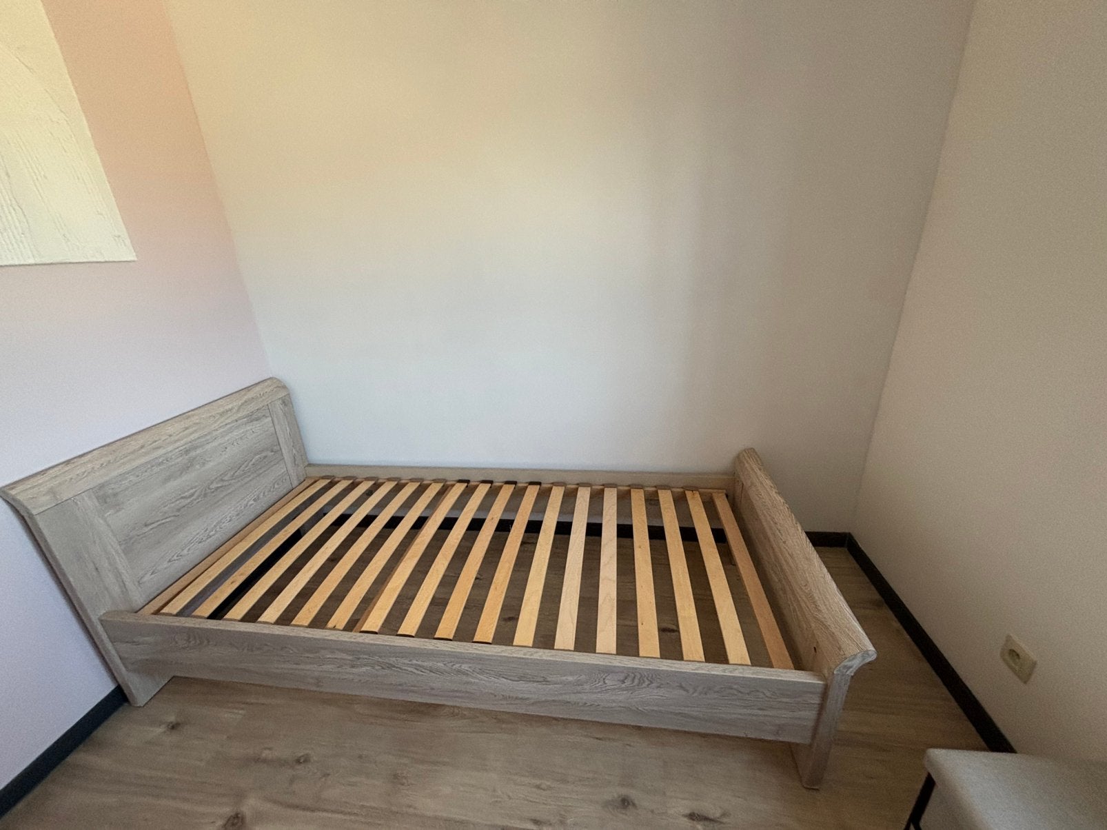 Houten bedframe met hoofdbord + nachtkastje, Ophalen, Eenpersoons, Klassiek/tijdloos, Zo goed als nieuw