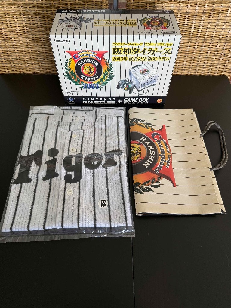 Nintendo GameCube Hanshin Tigers 2003 Limited Edition – NEW, Games en Spelcomputers, Spelcomputers | Nintendo GameCube, Ophalen