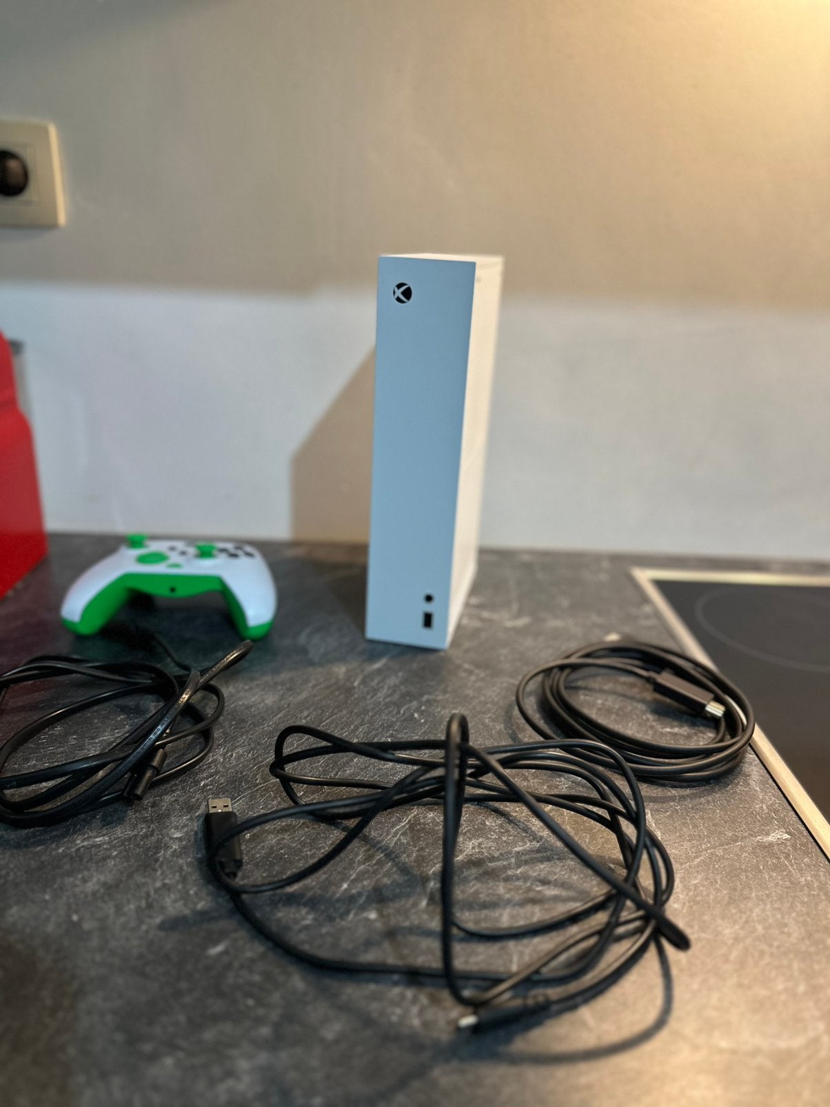 La Xbox Series S est livrée avec une manette et des câbles, Consoles de jeu & Jeux vidéo, Consoles de jeu | Xbox Series X & S