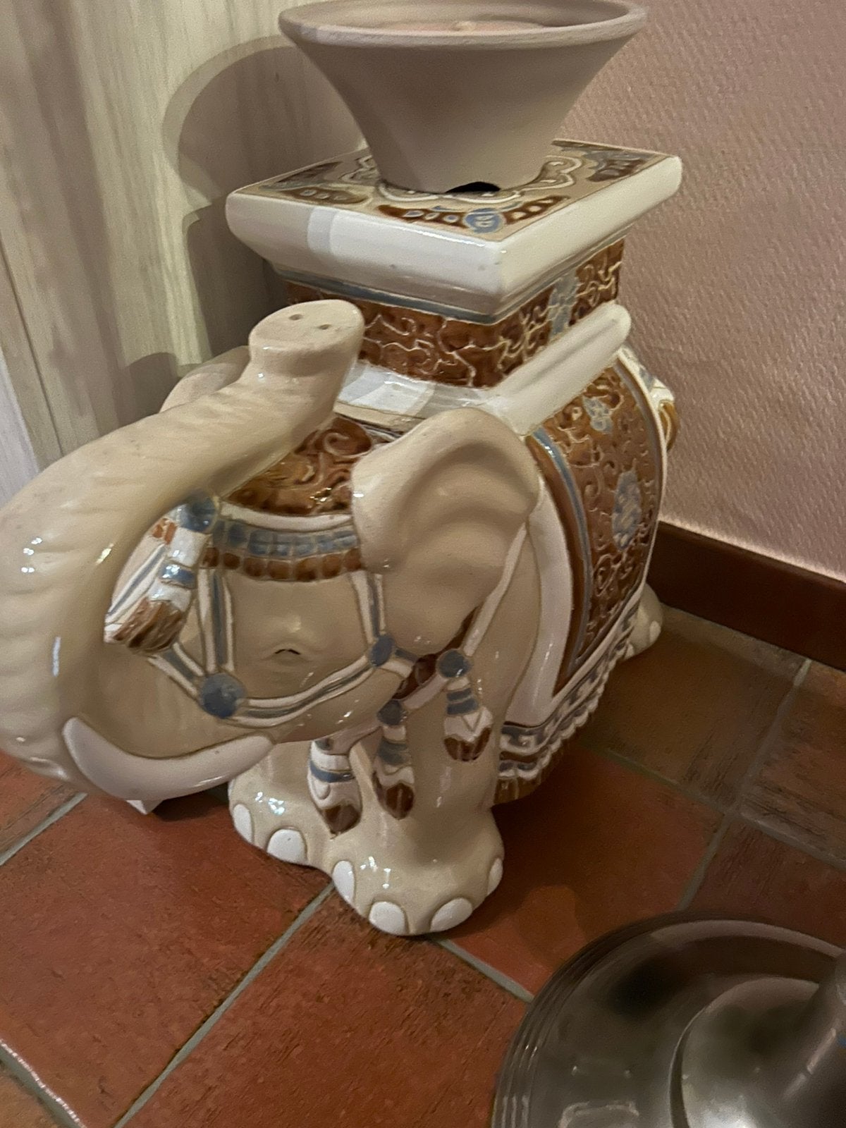 2 x Éléphants en céramique  ( 2 pieces ), Maison & Meubles, Accessoires pour la Maison | Statues de Bouddha, Enlèvement, Utilisé