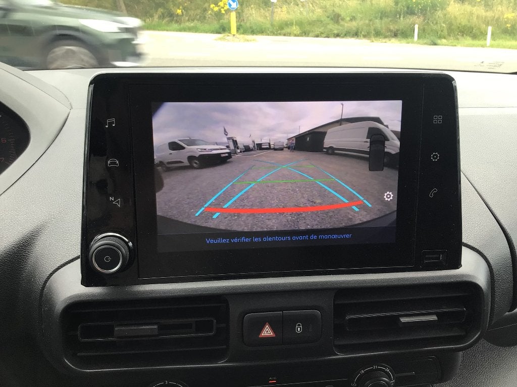 peugeot partner 100pk 2024 3plaatsen full/option 14650e ex, Auto's, Parkeersensor, Stof, 4 cilinders, Zwart