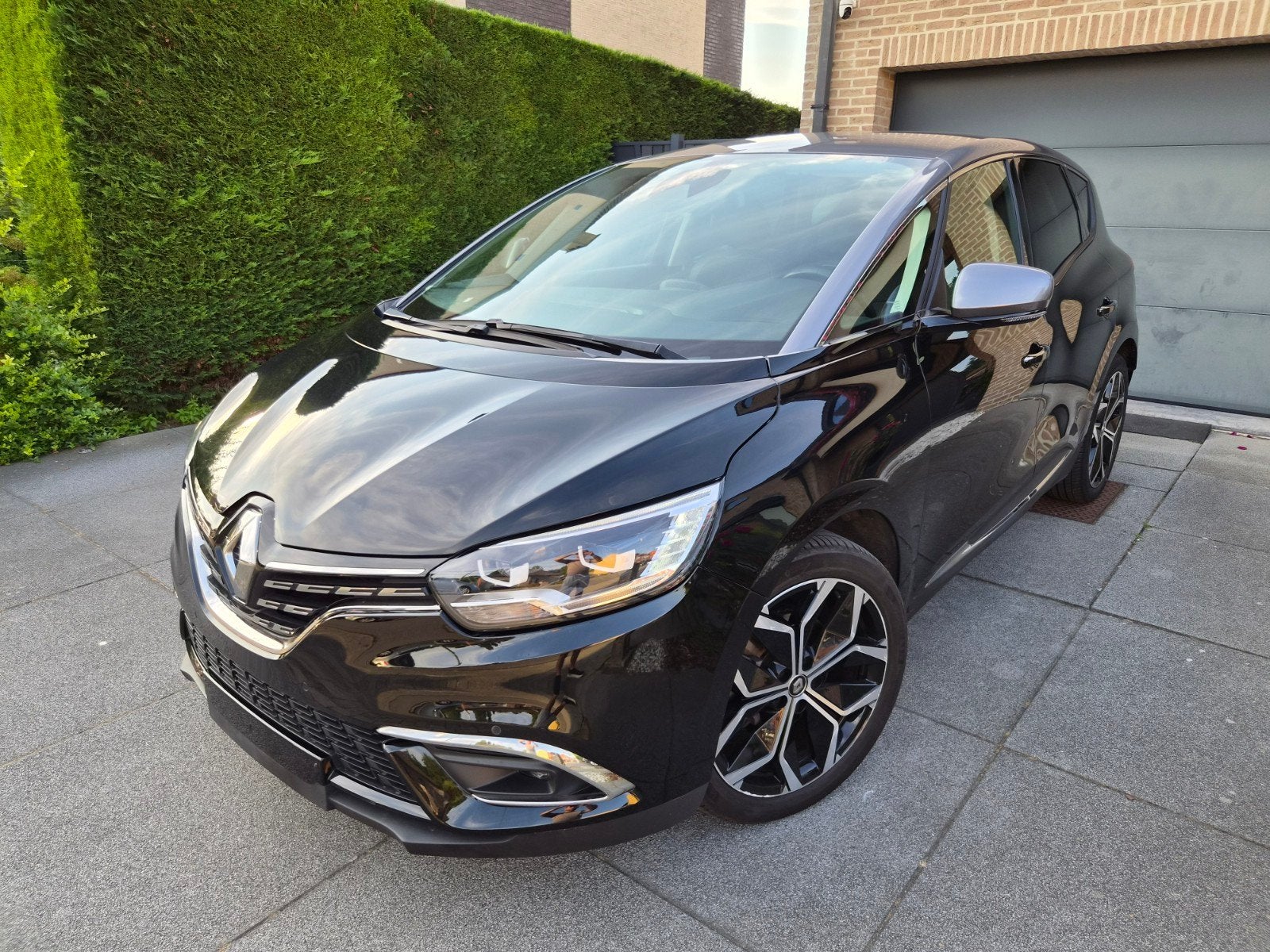 Renault Scenic 1.33 TCe / LED / GPS / CRUISE / *TOP DEAL*, Monovolume, Euro 6, Zwart, Bedrijf