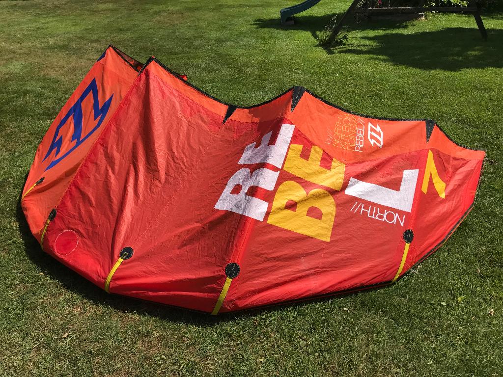 North Rebel Kite 7m 9m en North EVO 12m, Sports nautiques & Bateaux, Kitesurf, Enlèvement, Utilisé, 7 m², Kite