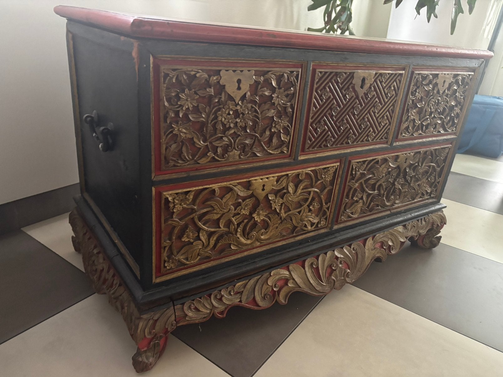 Antieke Balinese kist met houtsnijwerk, Antiquités & Art, Art | Sculptures & Bois, Sculpture sur bois, Bois, Asie, Autres styles