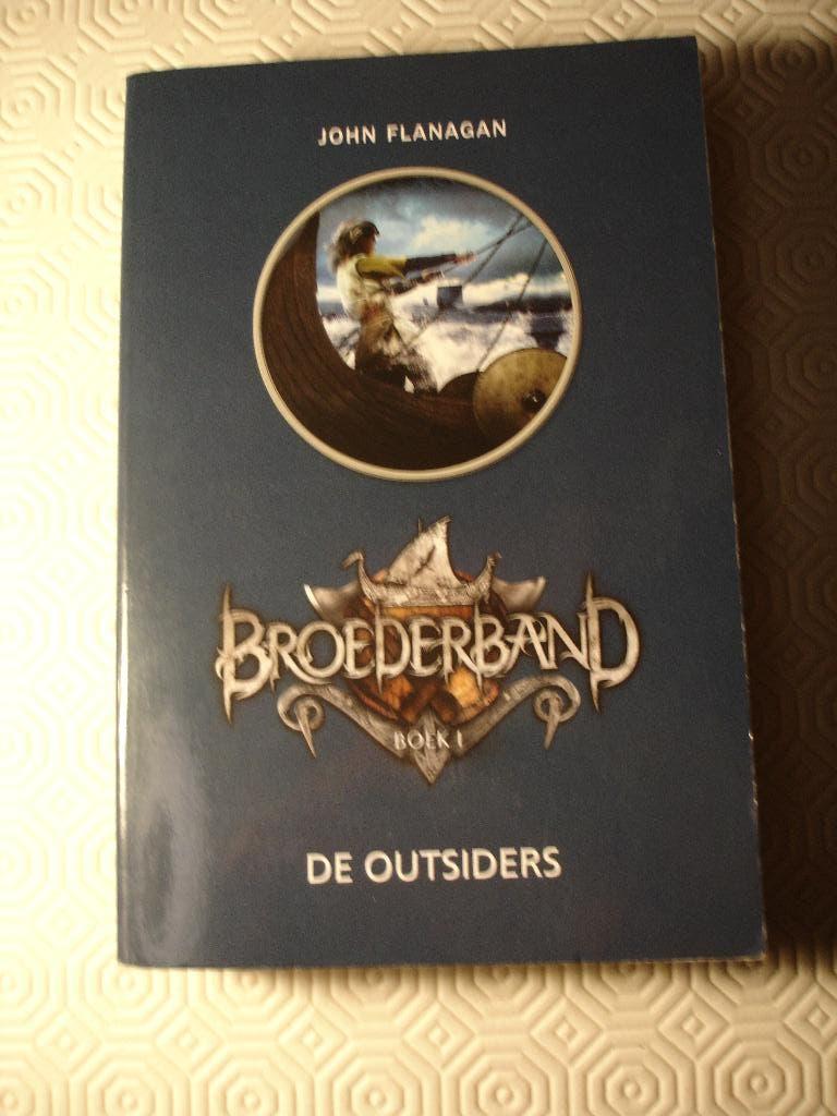 Boek De Outsiders Broedrband bestseller John Flanagan, Boeken, Ophalen of Verzenden
