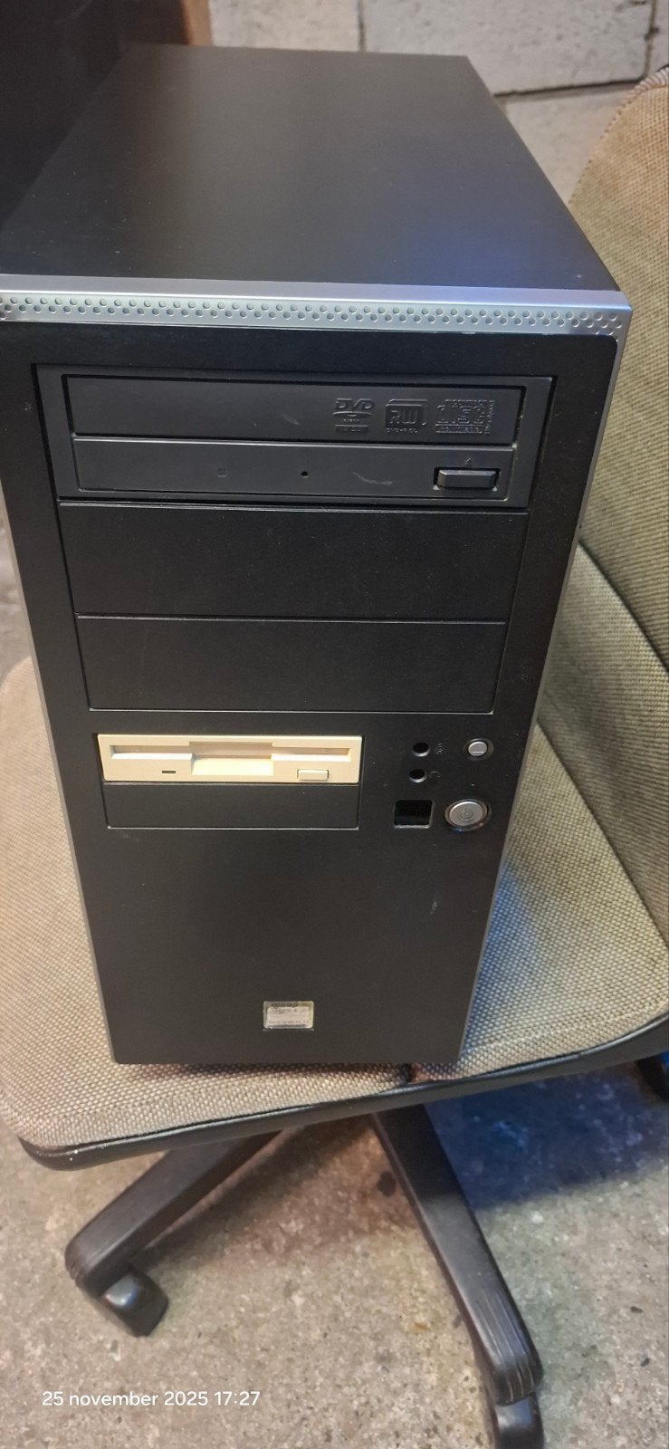 Intel pentium 2 400mhz win 98 sec pc alleen, Computers en Software, Vintage Computers, Ophalen