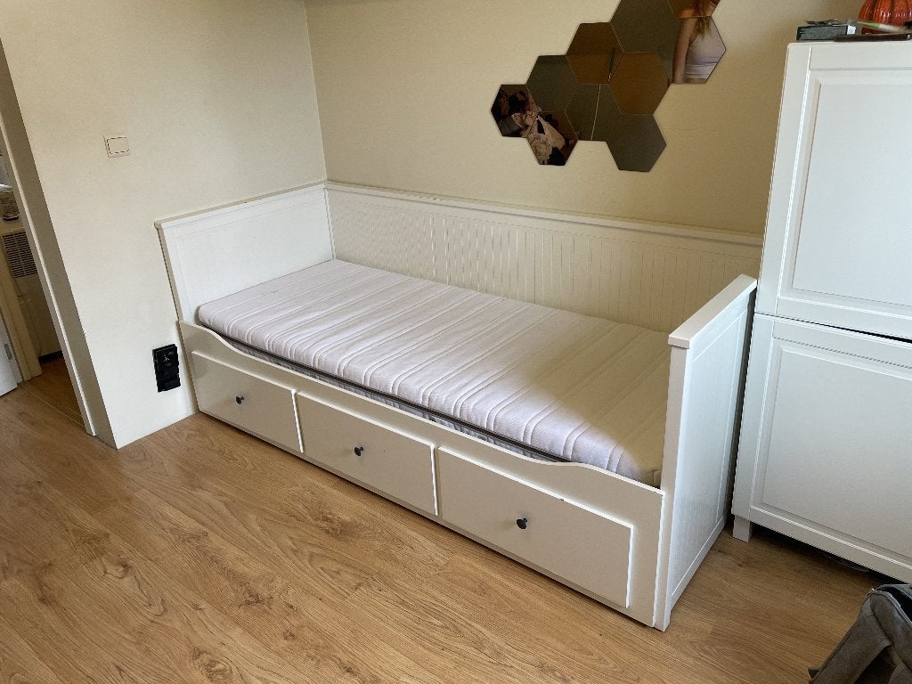 Ikea Hemnes uitschuifbaar bed, Huis en Inrichting, Ophalen, Gebruikt, Wit, Verstelbaar
