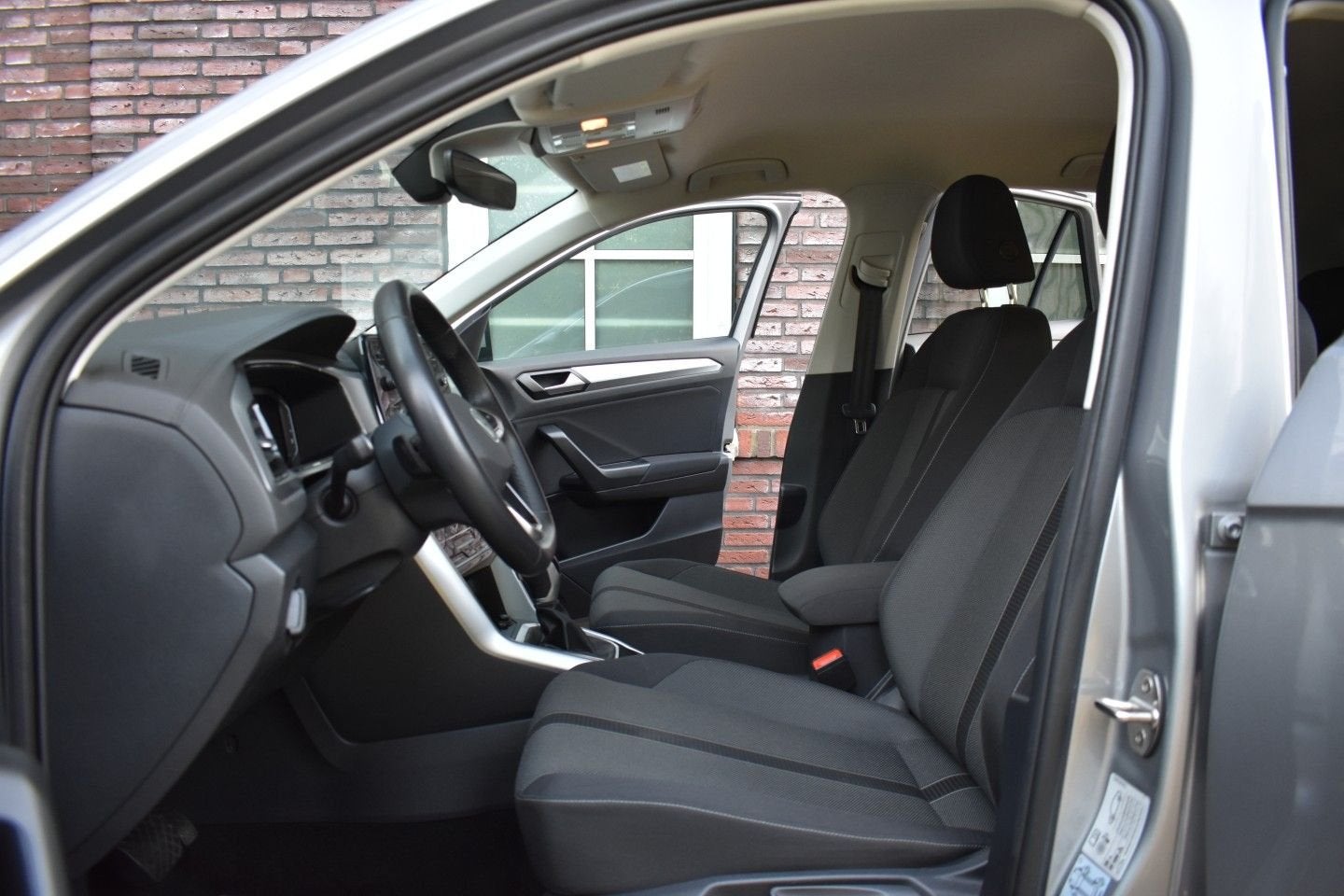 Volkswagen T-Roc Automaat/Cruise control/Climate Control/Ver, Auto's, Automaat, Bedrijf, SUV of Terreinwagen, Zilver of Grijs