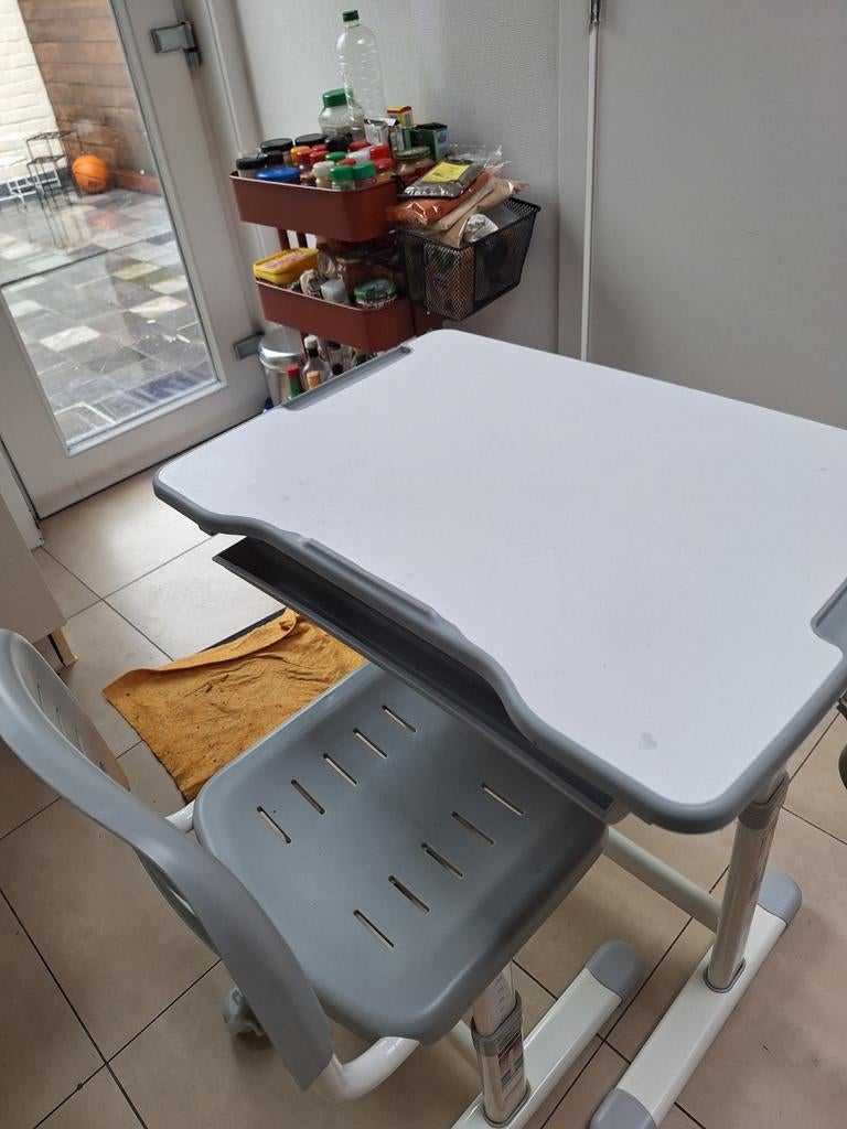 Kinderbureau met stoel, Huis en Inrichting, Bureaus, Ophalen