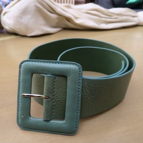 Riem nieuw leder groen Giovane - lengte 114 cm - br. 6 cm, Neuf, Enlèvement ou Envoi, Autres couleurs, 100 cm ou plus