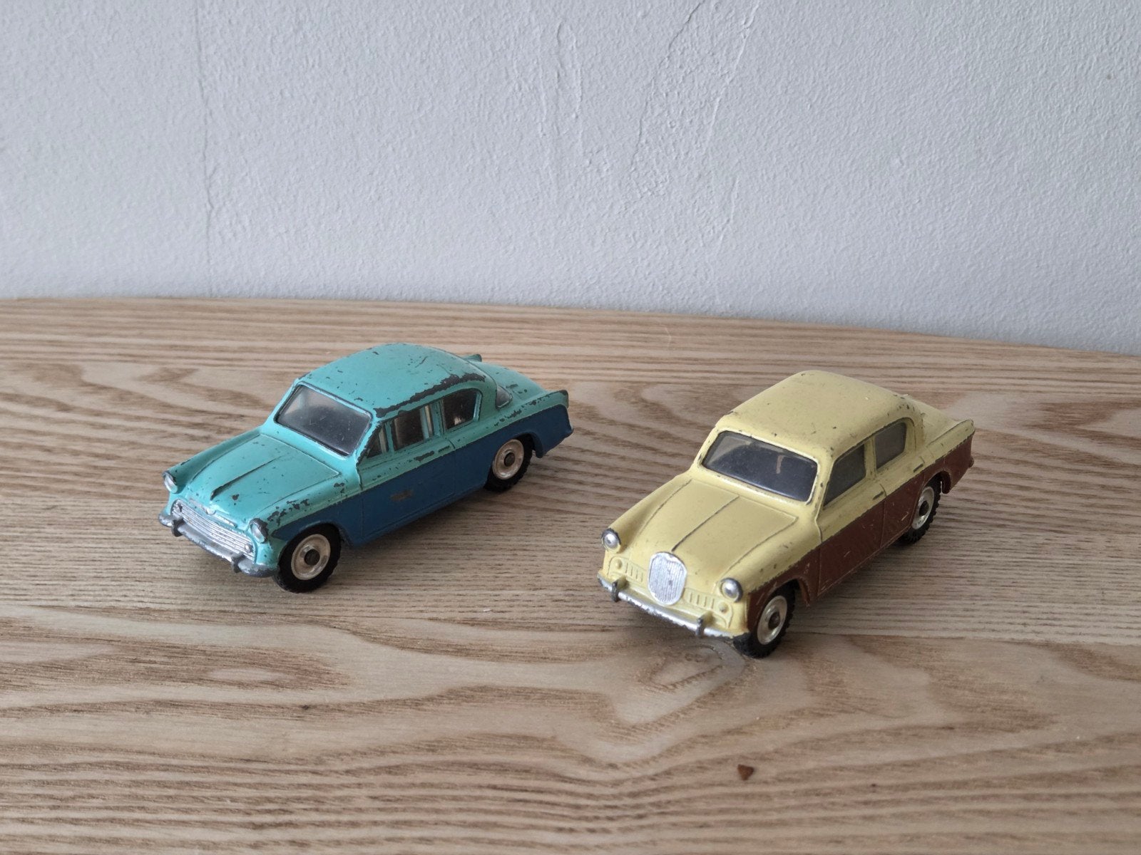 Dinky toys 166 Sunbeam Rapier en 168 Singer Gazelle, Enlèvement ou Envoi, Utilisé, Voiture, Dinky Toys