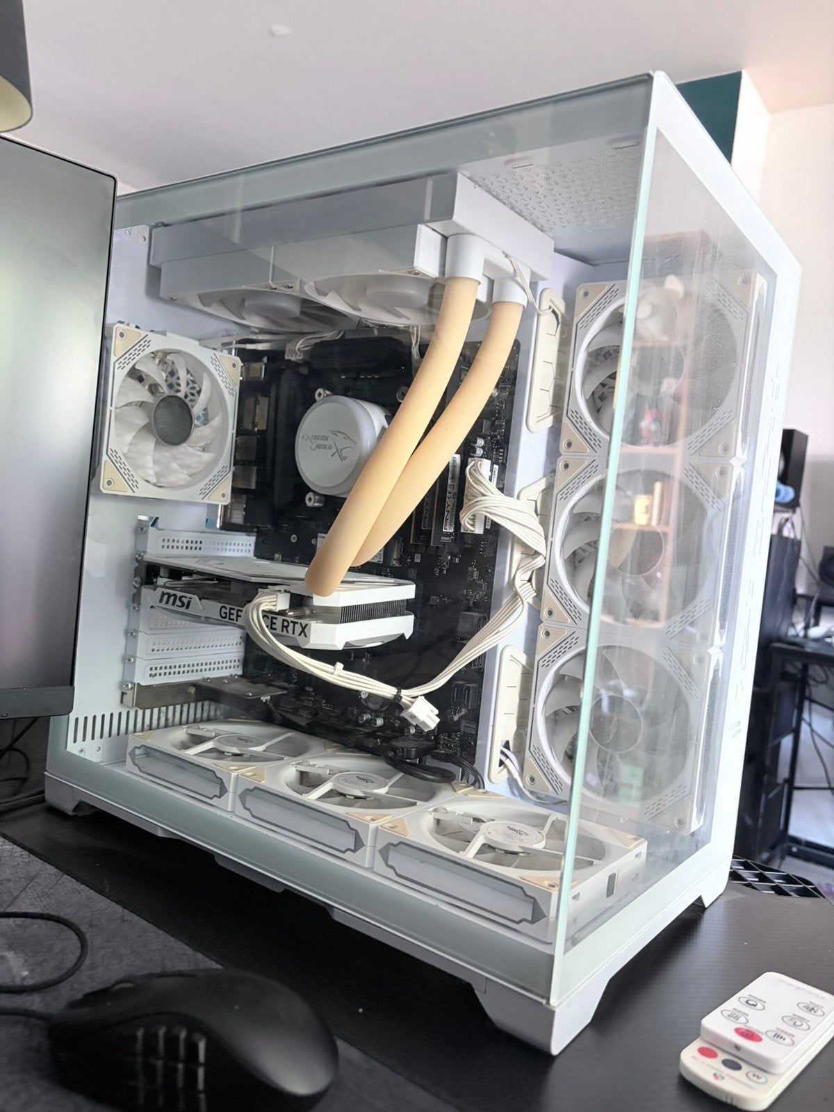 Witte Gaming PC - Ryzen 7 5700X RTX 4060 32GB RAM 1TB SSD, Games en Spelcomputers, Games | Pc, Ophalen of Verzenden, Gebruikt