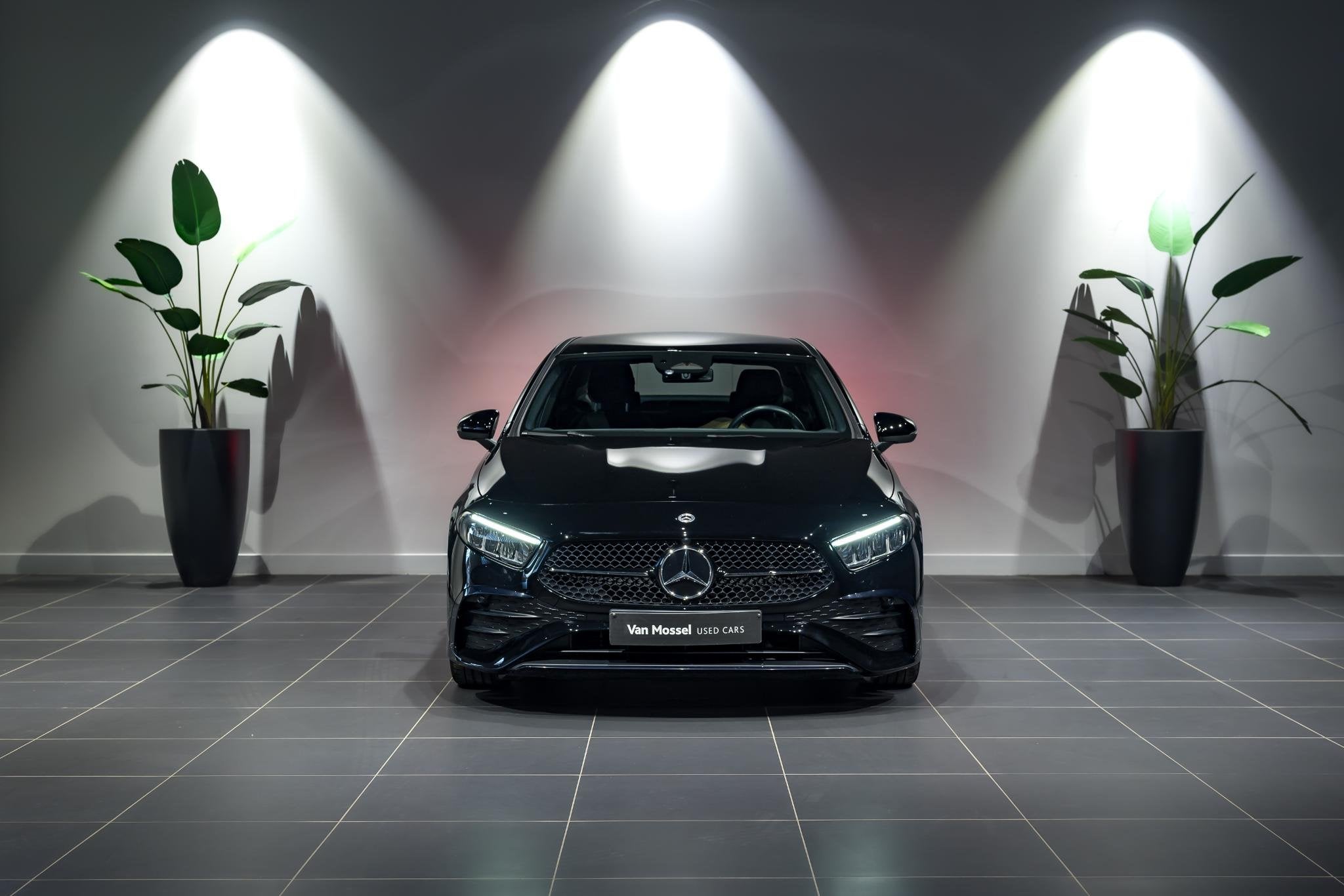 Mercedes-Benz A-Klasse Limousine A 180 AMG Line FACELIFT | C, 4 deurs, Gebruikt, 4 cilinders, 136 pk