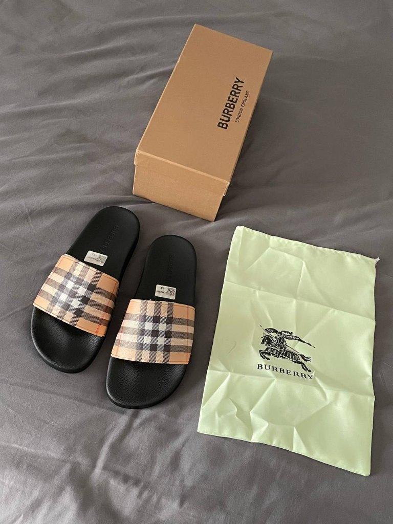 Burberry Slides - Nieuw - Beige/Zwart - 43 - Doos & Dust Bag, Slippers, Overige kleuren, Nieuw, Ophalen of Verzenden
