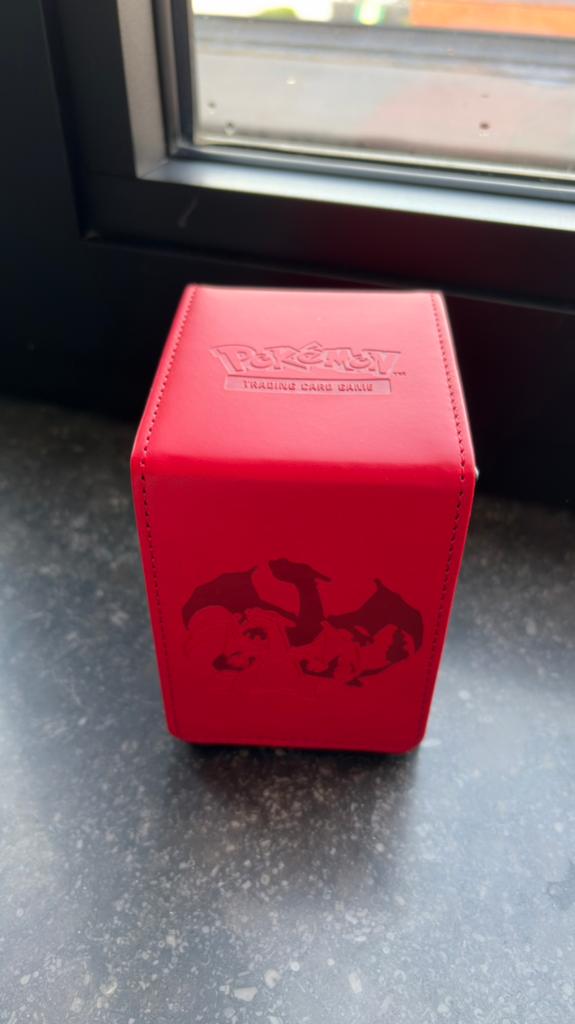 Ultra PRO Charizard Deck Box, Enlèvement, Comme neuf
