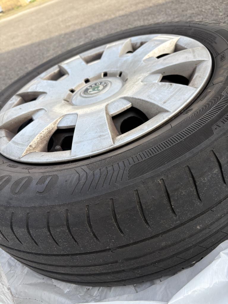 8 banden met velgen    215/60r16 van scoda super b, Auto-onderdelen, Banden en Velgen, Overige, Gebruikt, 16 inch, Overige