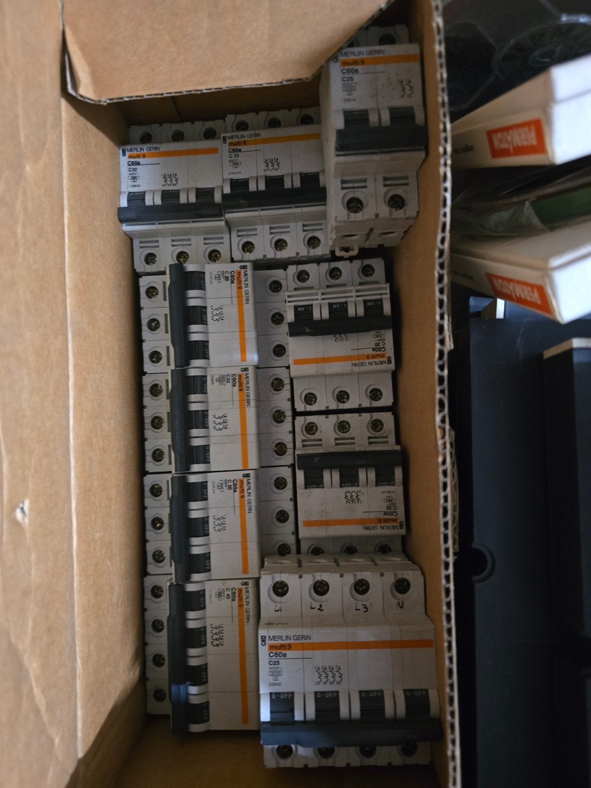 Partij Merlin Gerin Multi 9 (C60a) krachtstroomautomaten – m, Enlèvement ou Envoi