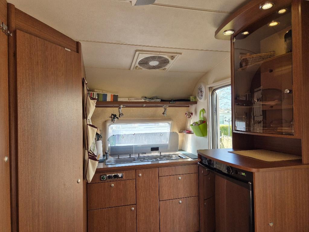 Bürstner Averso Plus 510 TS — Volledig uitgerust en autonoom, Caravans en Kamperen, Dwars-stapelbed, Particulier, Bürstner, Voortentlamp