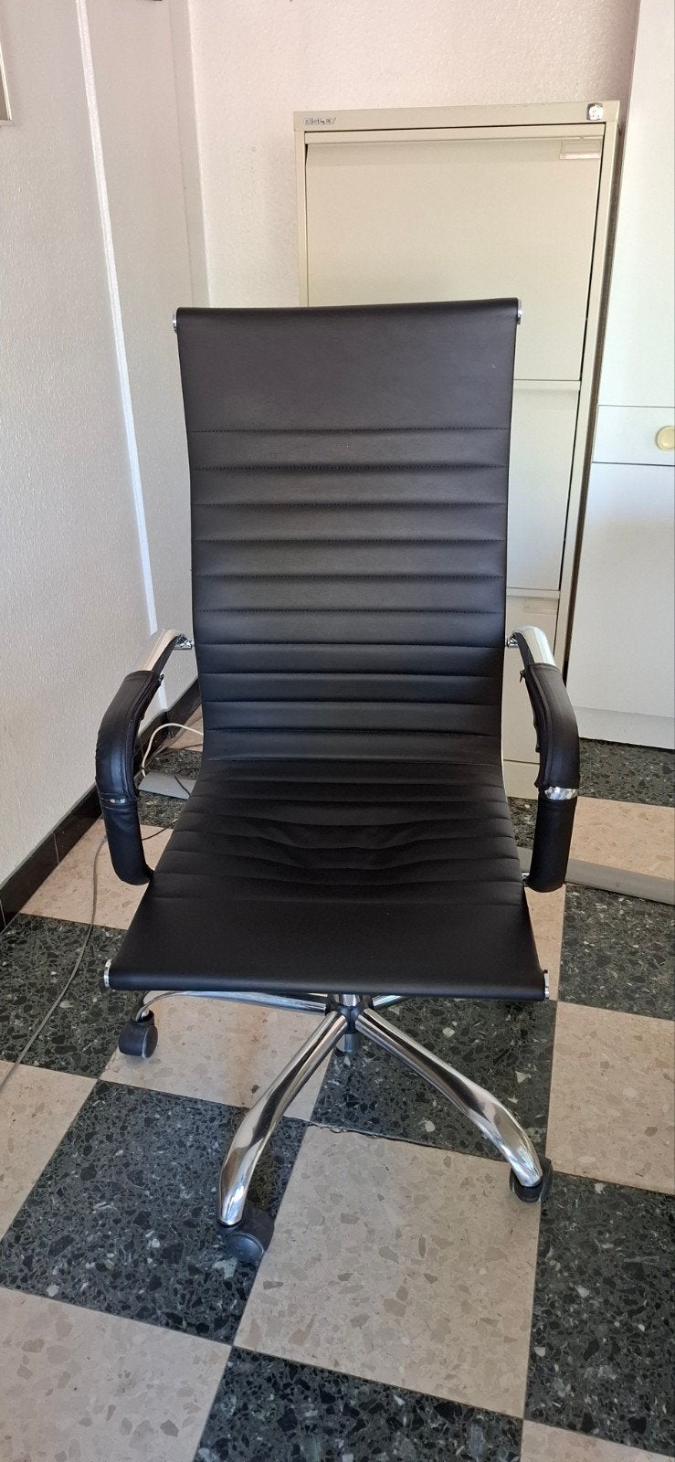 Lot chaise et  table bureau pour matériel informatique, Ergonomique, Comme neuf, Noir, Chaise de bureau