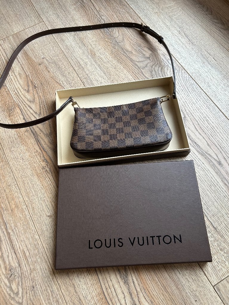 Louis vuitton pochette, Bijoux, Sacs & Beauté, Enlèvement