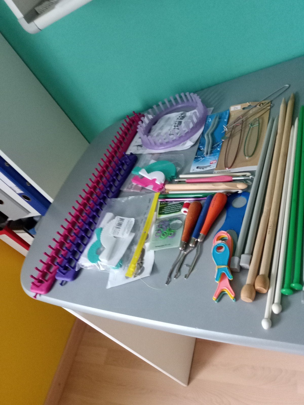 AV-set voor breien, haken, breien + boek, Hobby en Vrije tijd, Ophalen of Verzenden, Gebruikt, Breien of Haken, Overige typen