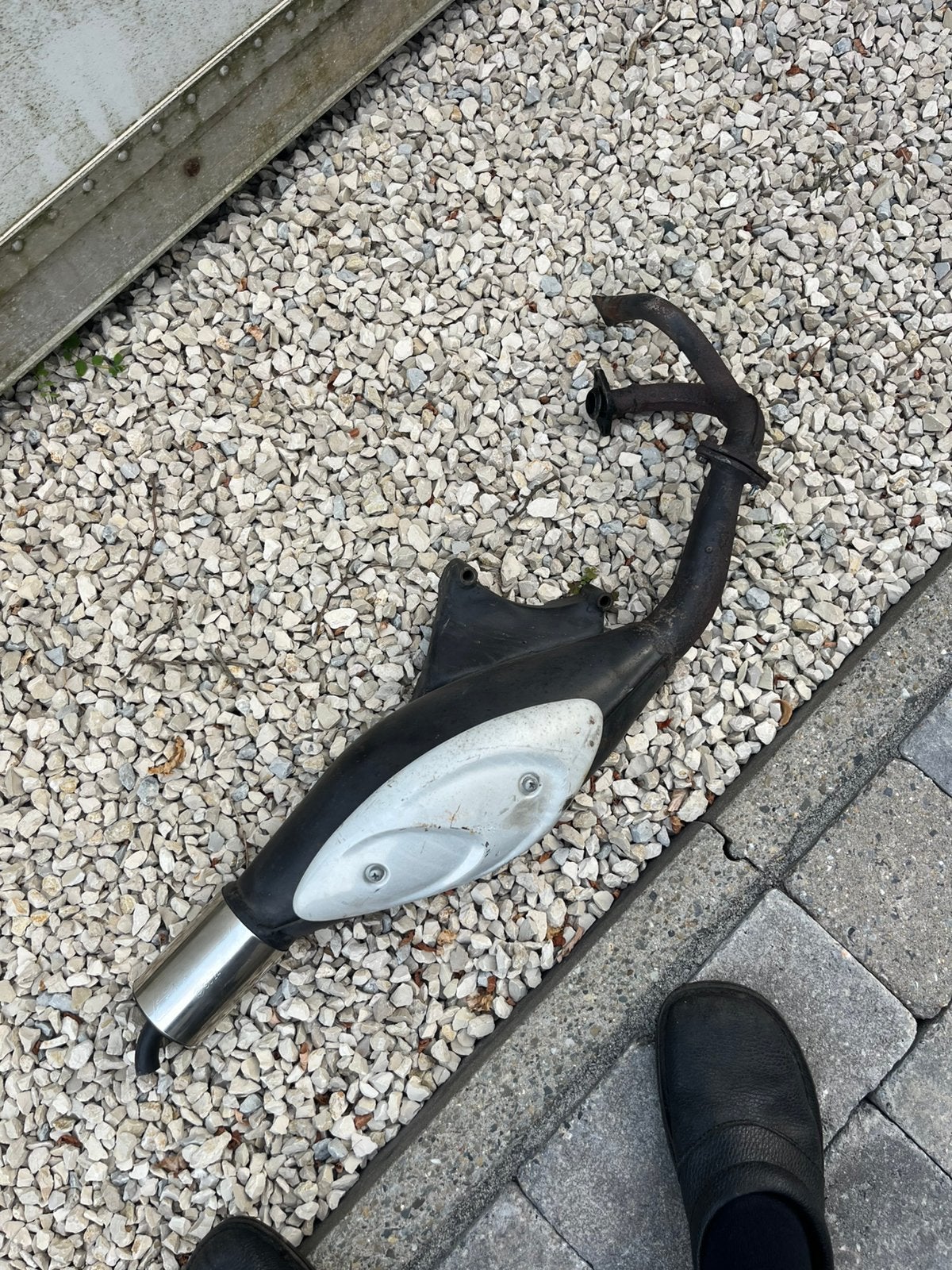 Esm uitlaat, Ophalen, Zo goed als nieuw