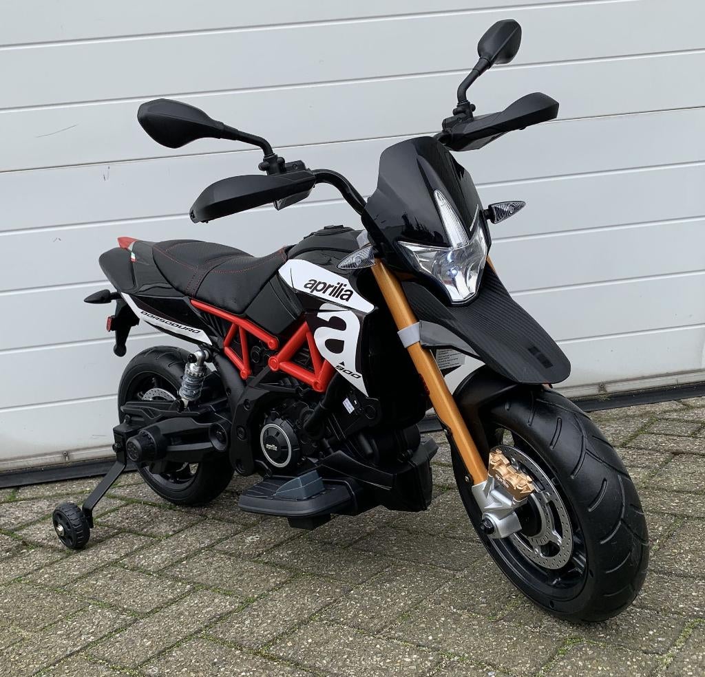 Kinder Motor Aprilia Dorsoduro 900 12v motor Leer / MP3 AUX, Enlèvement ou Envoi, Neuf