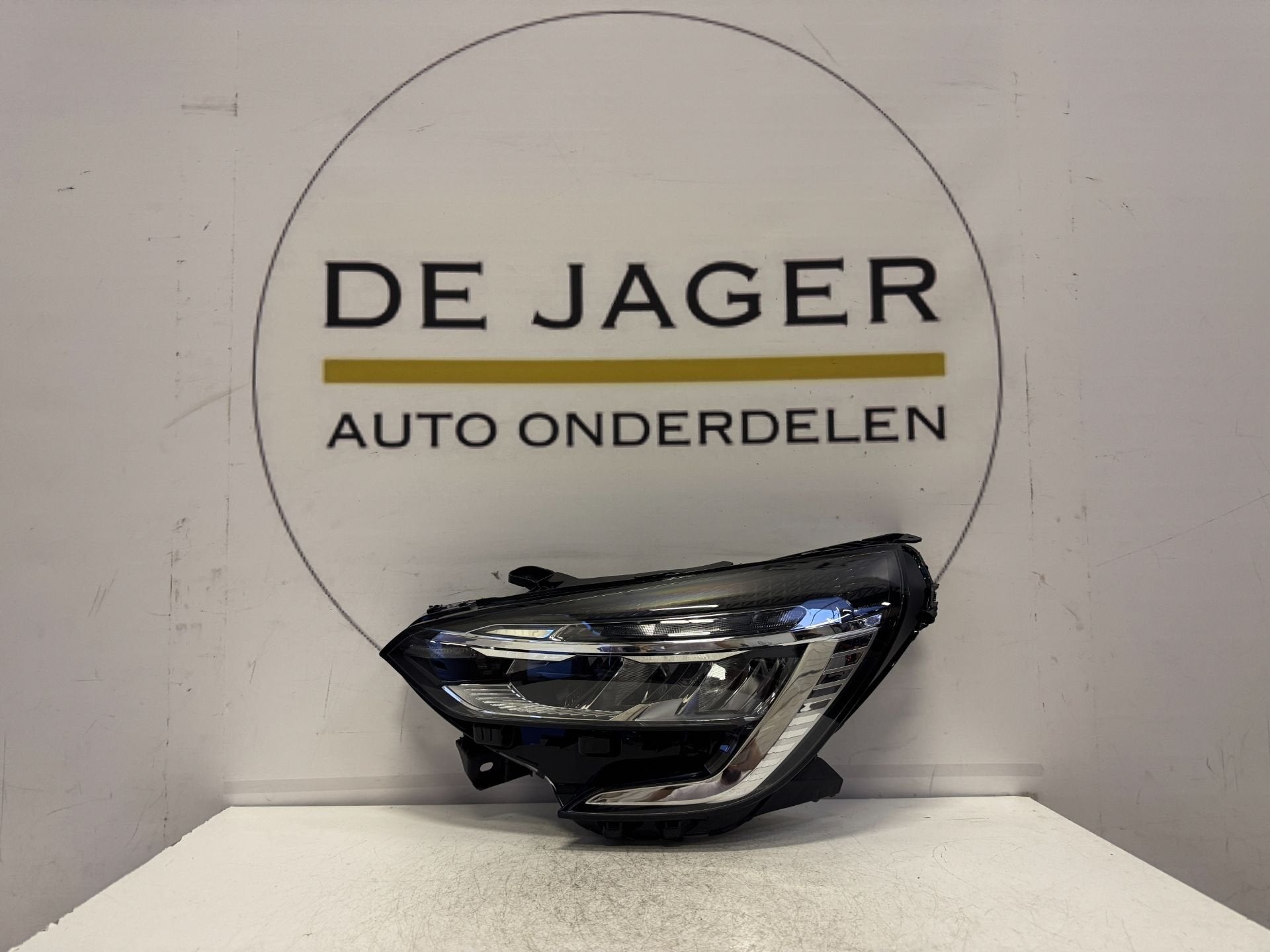Phare LED gauche pour Renault Clio 5, r f rences 260604183R, Contact.group@renault.com, Renault, Avenue du General Leclerc 122bis
92100  Boulogne-Billancourt, FR
