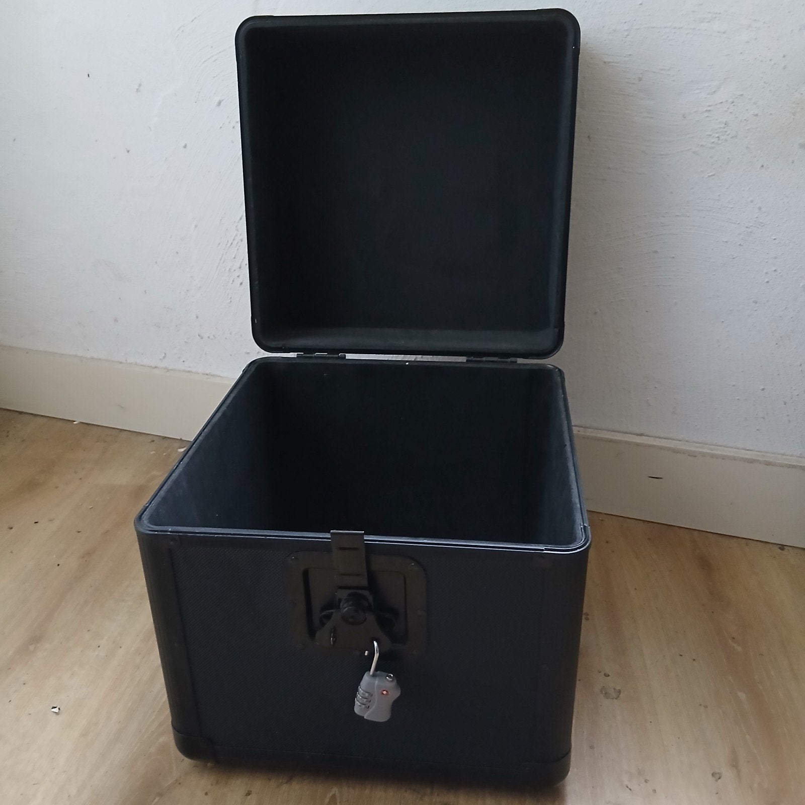 Platenkoffer voor 100 vinyl platen., Ophalen