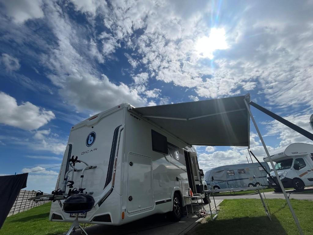 Vertrekkensklare op en top uitgeruste Benimar Mileo 297, Caravans en Kamperen, Ringverwarming, Antidémarrage, Particulier, Half-integraal
