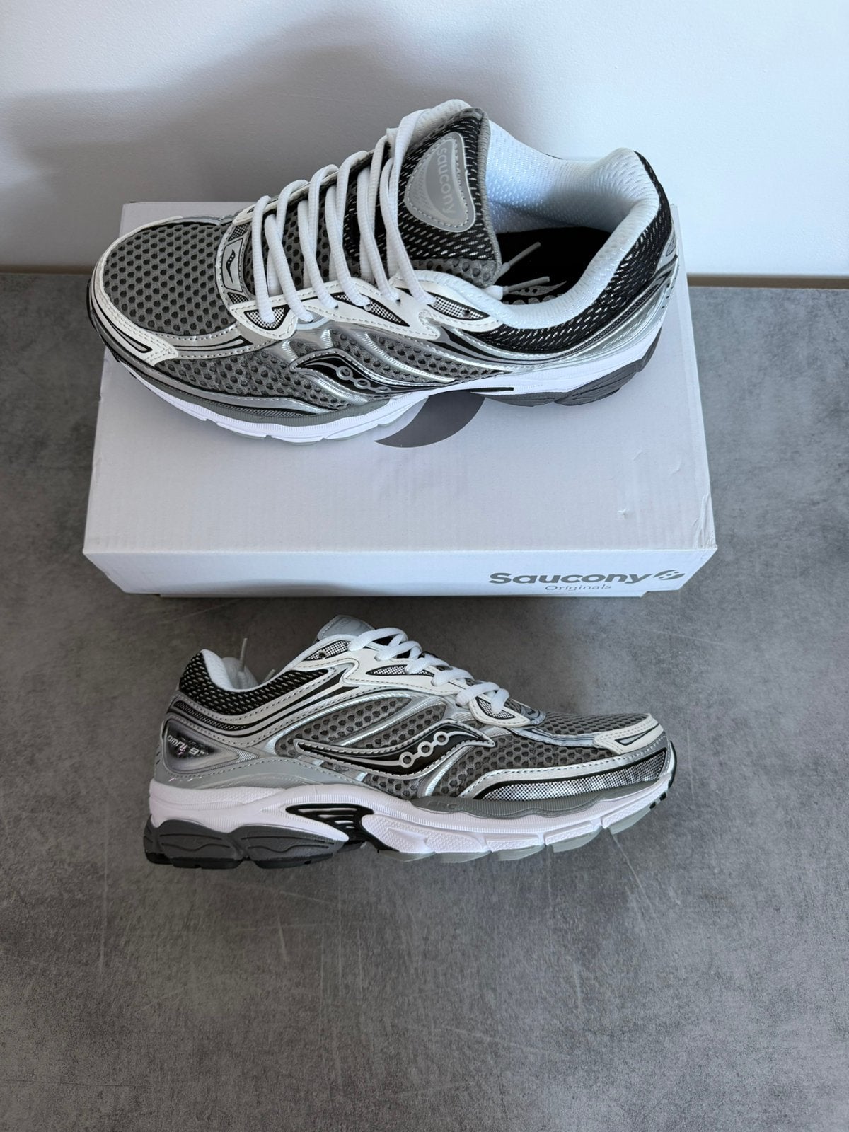 Chaussures Saucony, Neuf, Enlèvement ou Envoi, Chaussures de sport, Bleu