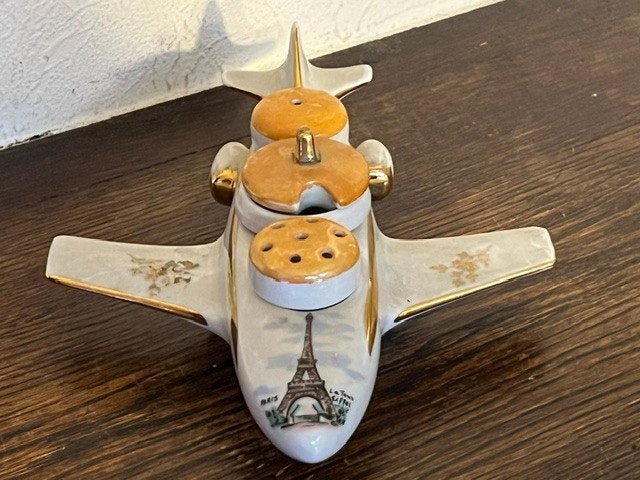 souvenir de Paris : ensemble sel, poivre et moutarde avion, Enlèvement