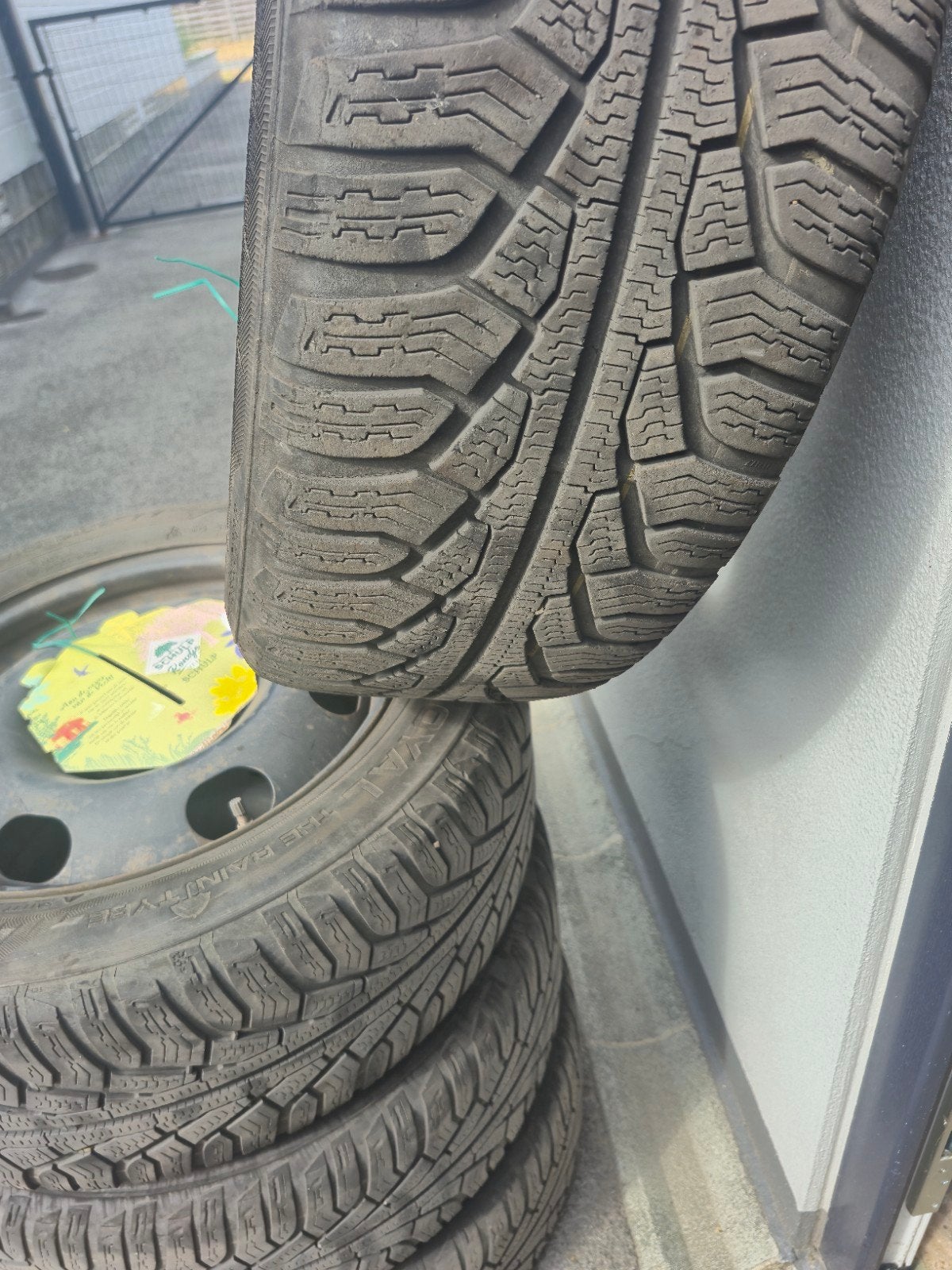 4 winterbanden met stalen velgen voor 4 moeren., Autos : Pièces & Accessoires, Pneus & Jantes, Pneus et Jantes, 16 pouces, Véhicule de tourisme