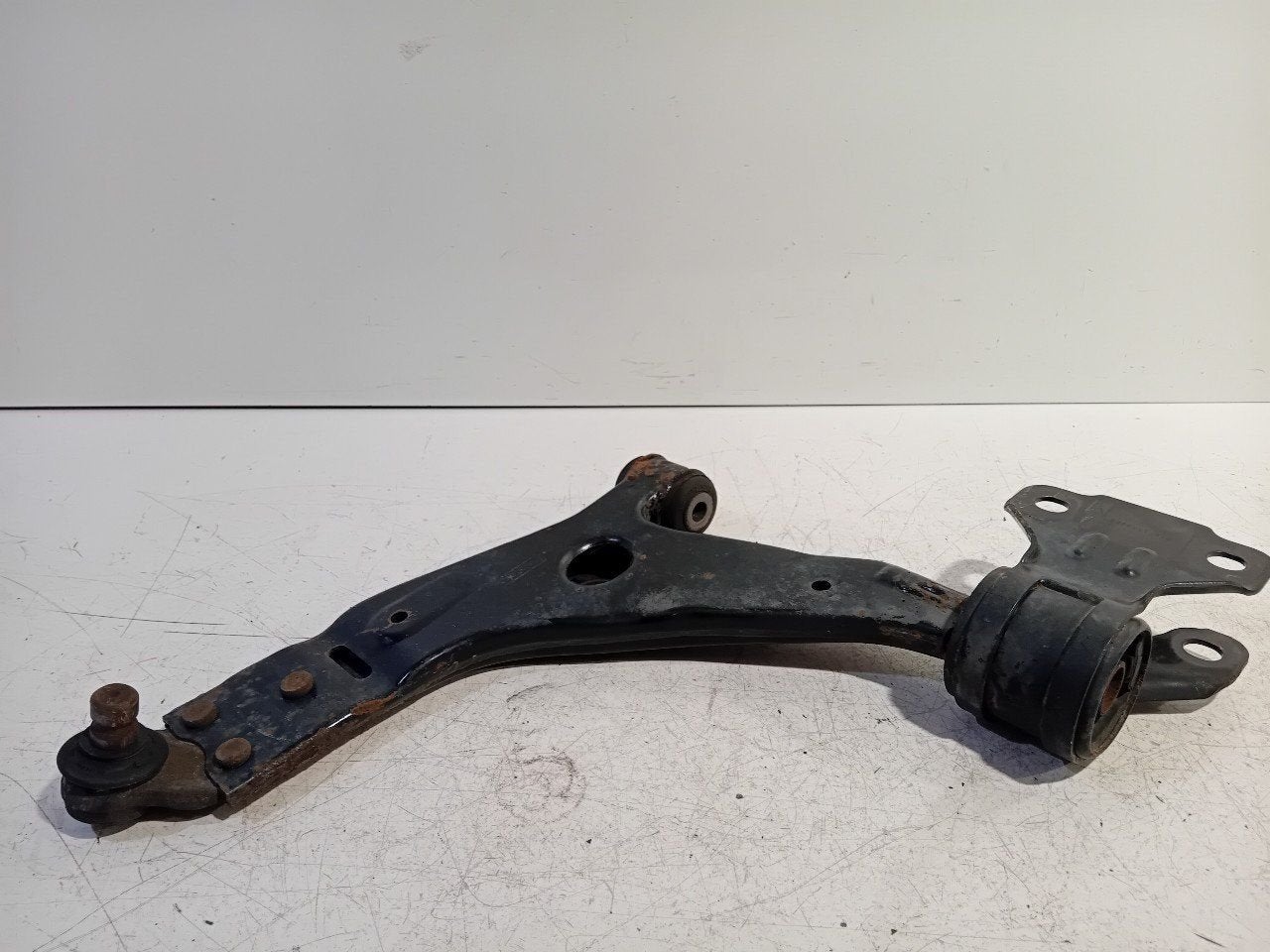 Draagarm links voor Ford Transit Connect, Onderdelen@venauto.nl, Van der Ven Autorecycling B.V., Gebruikt, Ettenseweg 76, 4706 PB Roosendaal, The Netherlands