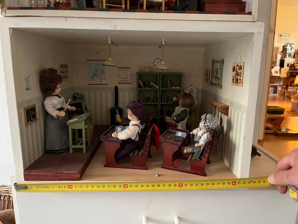 Collectie Poppenhuisjes, Kijkkastjes en Miniaturen, Verzamelen, Ophalen, Zo goed als nieuw