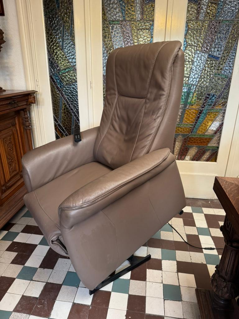 Lederen electrische relax, Huis en Inrichting, Fauteuils, Ophalen, Zo goed als nieuw