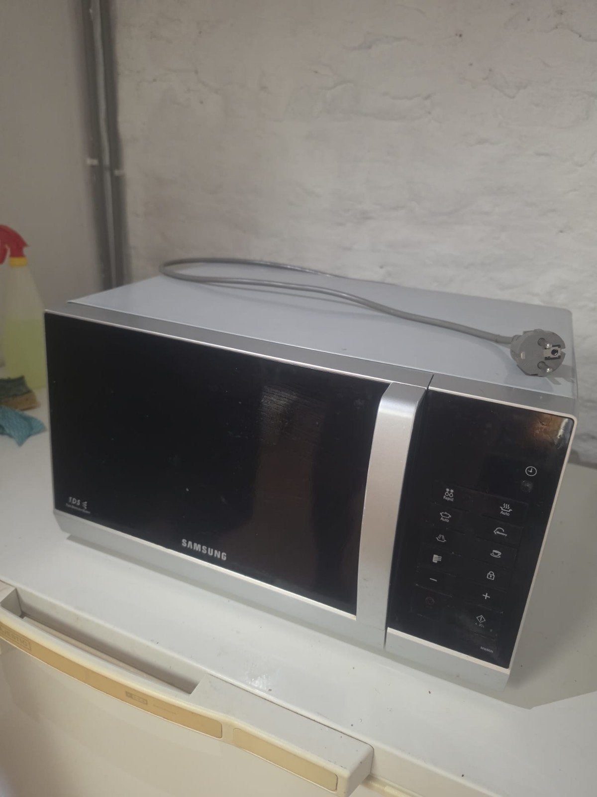 micro-ondes SAMSUNG 23l, Electroménager, Micro-ondes, Enlèvement, Utilisé, 45 à 60 cm, À Poser