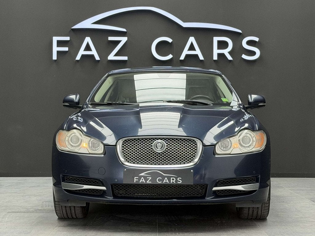 Jaguar XF 3.0 Turbo V6 * 1ER PROP + CUIR + JANTES + CAMÉRA, Auto's, Achterwielaandrijving, Gebruikt, 2993 cc, Blauw
