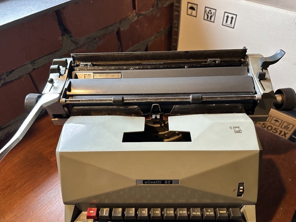 typemachine olivetti, Diversen, Ophalen