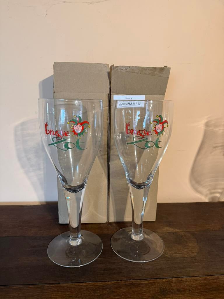 Set van 2 Brugse Zot glazen — Belgisch bier, Verzamelen, Ophalen, Nieuw, Glas of Glazen