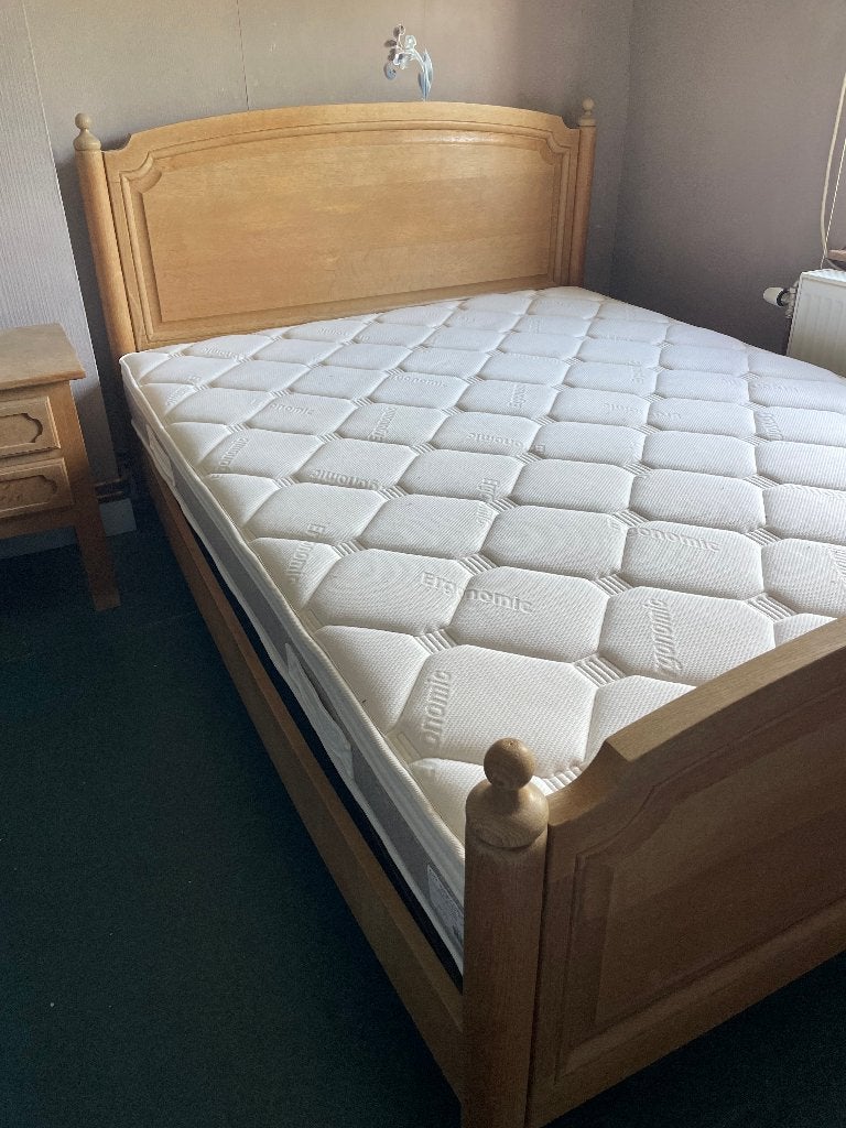 Lit en bois + matelas (neuf) à vendre, Enlèvement, Bois