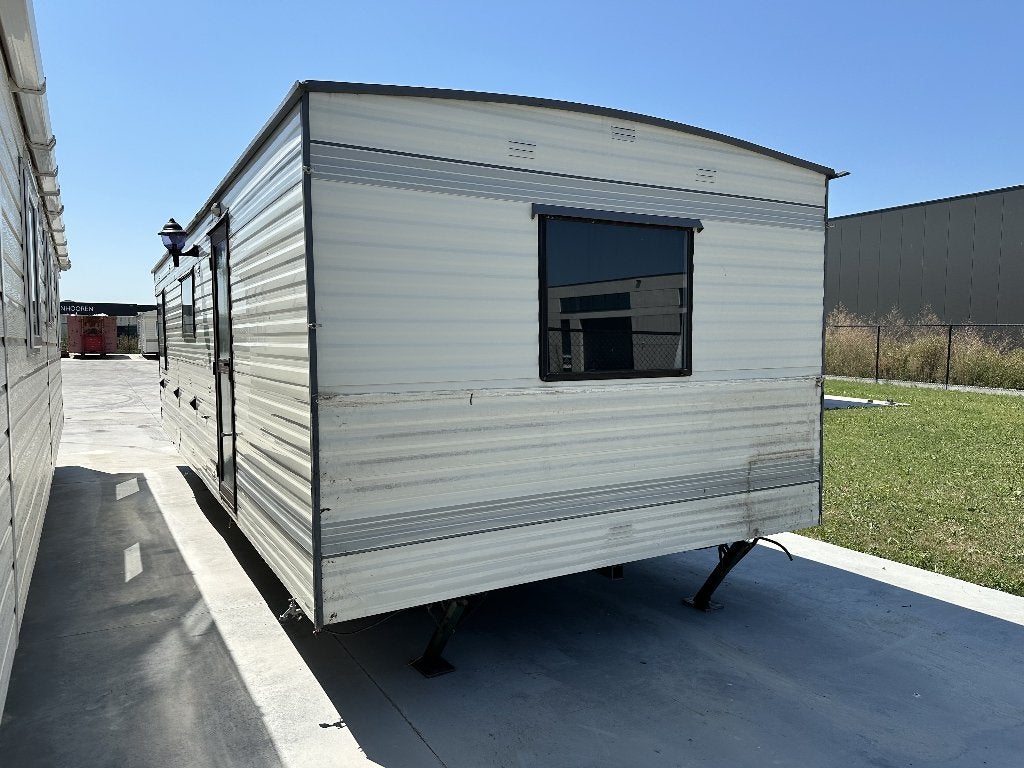Occasie Depot 17 – Rodeo 800 x 310 cm – 2 slaapkamers, Caravans en Kamperen