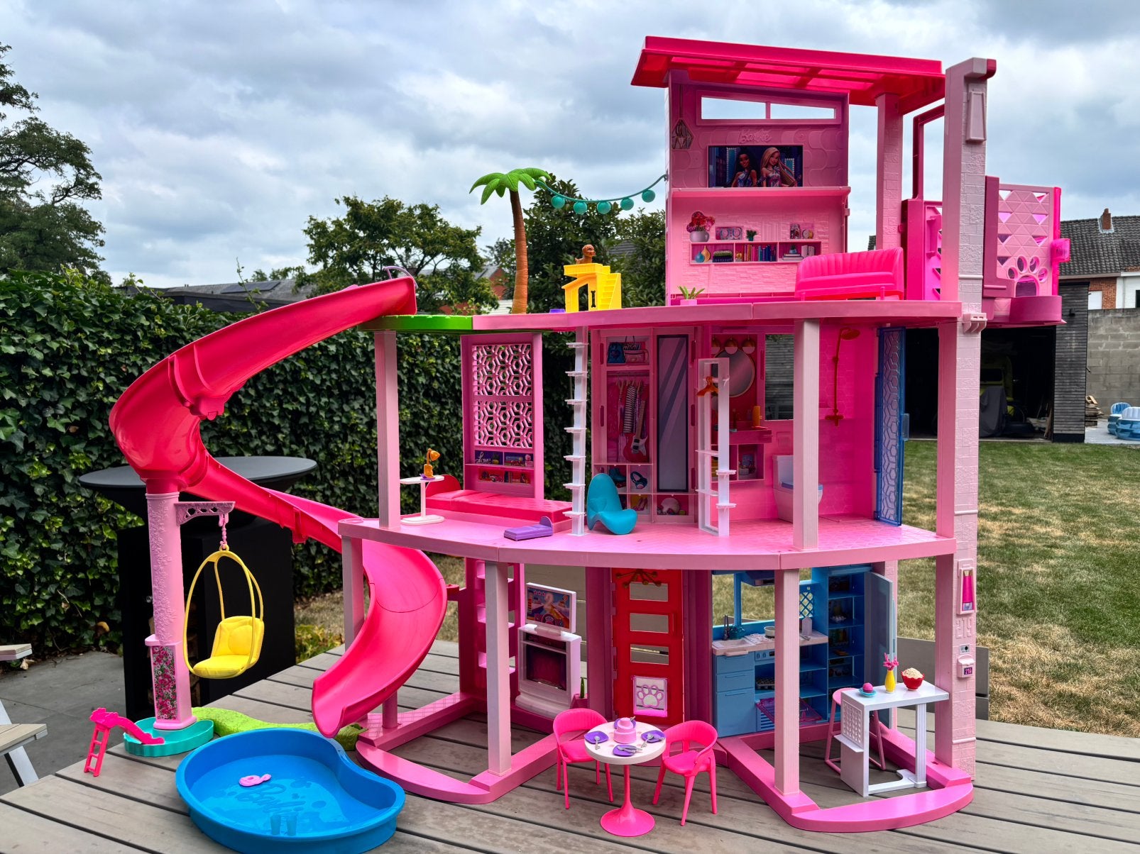 Barbie Droomhuis - 114cm hoog - met lift en accessoires, Kinderen en Baby's, Ophalen, Poppenhuis
